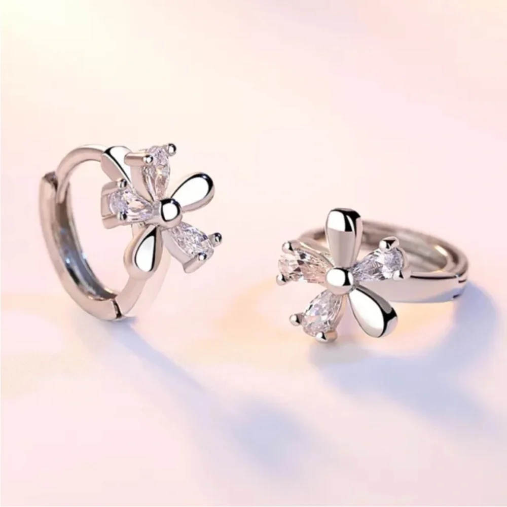 New Sterling Silver White Sapohires Flower Huggies